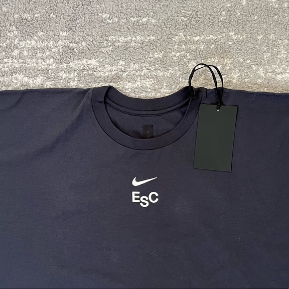 ✔️ NWT✔️ NIKE ESC Black Women's Graphic Tee - Picture 5 of 13